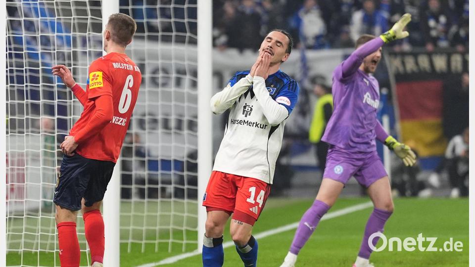 Rayan Philippe vom HSV fasst sich ins Gesicht. Bild: Marcus Brandt/dpa