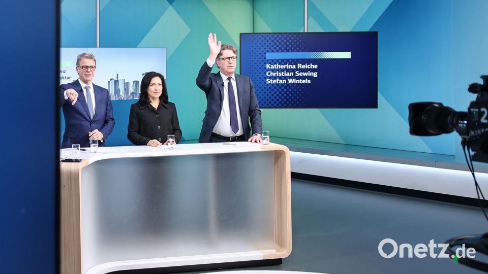 Reiche trat mit Deutsche-Bank-Chef Sewing (links) und KfW-Chef Wintels vor die Kameras Bild: Hannes P. Albert/dpa