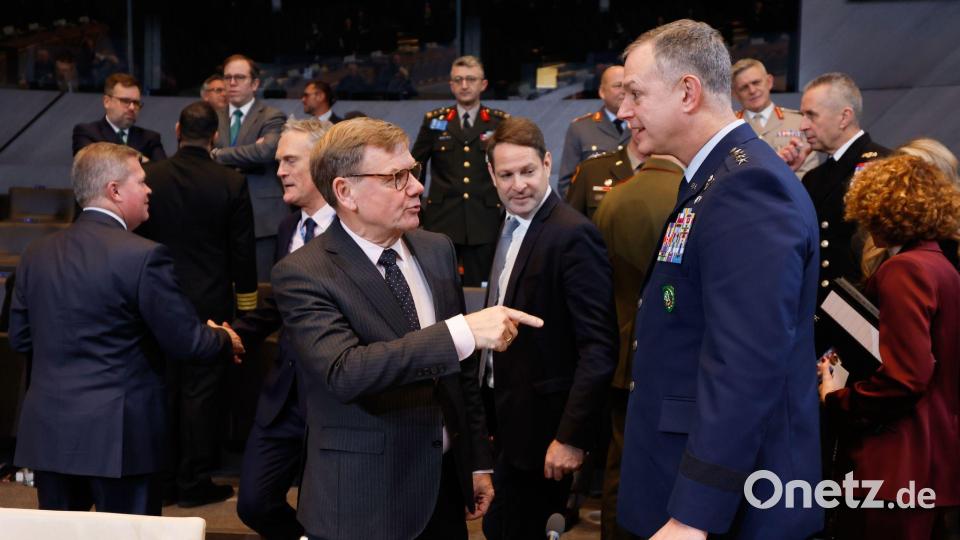 Sieht in Moskau keine Verhandlungsbereitschaft: der deutsche Außenminister Johann Wadephul (l). Bild: Geert Vanden Wijngaert/AP/dpa