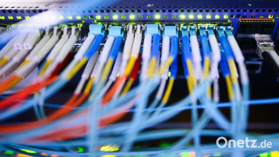 Was würde passieren, wenn von der AfD eingesetzte Beamte auf sicherheitsrelevante Daten zugreifen könnten, fragen sich Innenpolitiker anderer Parteien. (Symbolbild) Bild: Julian Stratenschulte/dpa