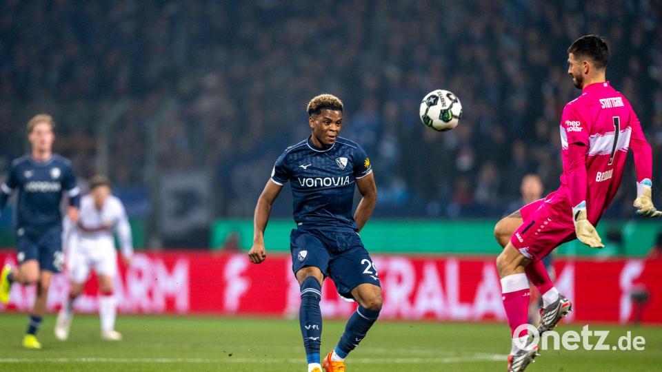 Farid Alfa-Ruprecht (l) vergab eine große Chance gegen Fabian Bredlow. Bild: David Inderlied/dpa