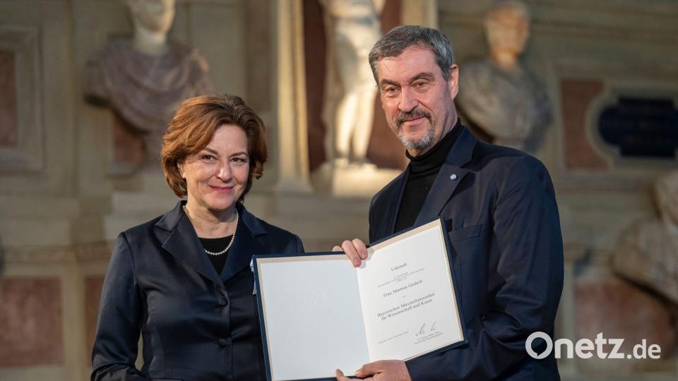 Zu den weiteren Preisträgern gehörte die Schauspielerin Martina Gedeck. Bild: Peter Kneffel/dpa