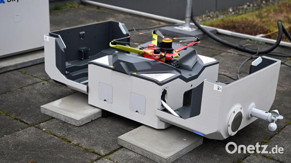 Sie harren in Dockingstations auf zwei Münchner Wachen auf ihre Einsätze. Bild: Felix Hörhager/dpa