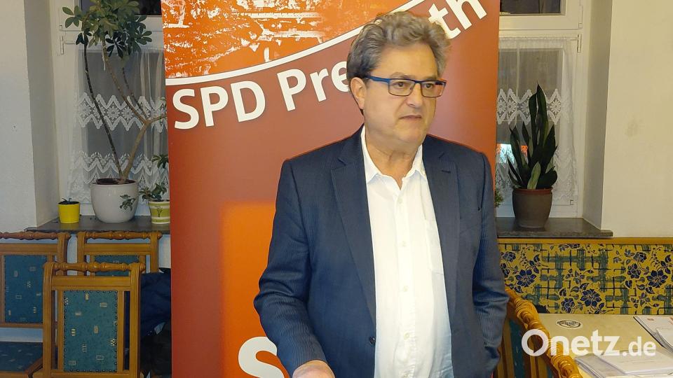 Umfangreich fiel Bernhard Stangls stadtpolitische Bilanz der zurückliegenden fast sechs Jahre aus. In der Nominierungsversammlung wurde er einstimmig als Kandidat für eine weitere Amtszeit als Bürgermeister bestätigt. Bild: Bernhard Piegsa