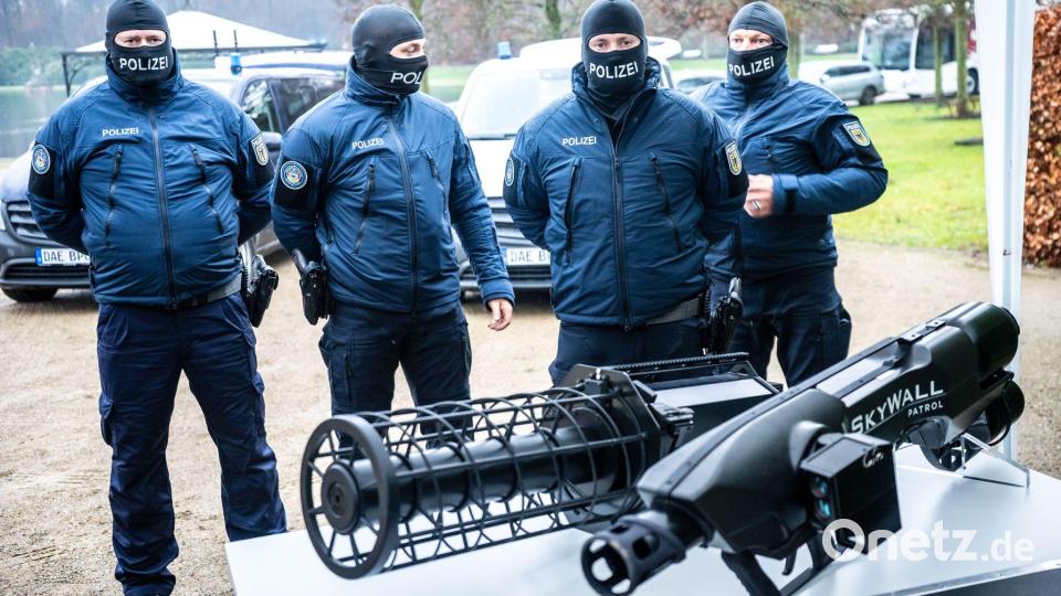 In Dienst gestellt hatte Bundesinnenminister Alexander Dobrindt (CSU) die neue Spezialkräfte-Einheit am Dienstag. Bild: Sina Schuldt/dpa