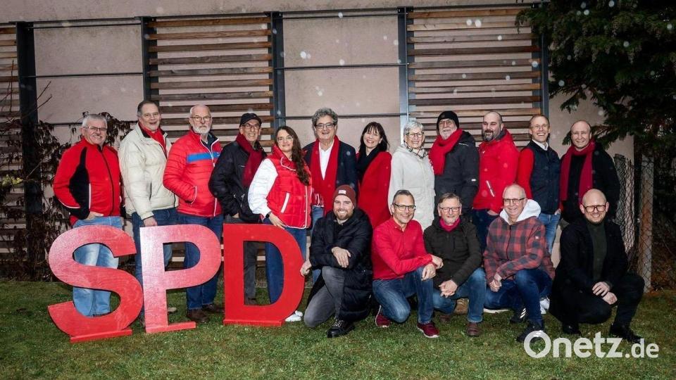 Trotz der aufkommenden kalten Jahreszeit gibt sich die Pressather SPD heiter gestimmt. In der Nominierungsversammlung äußerten sich die "Genossen" zuversichtlich, das oberste Stadtamt verteidigen und ihre Position im Stadtrat stärken zu können. Bild: Bernhard Piegsa