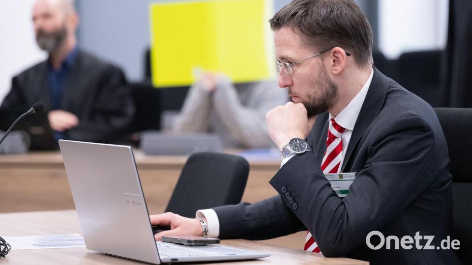 Beate Zschäpe sagte in Begleitung eines Anwalts aus. Bild: Sebastian Kahnert/dpa