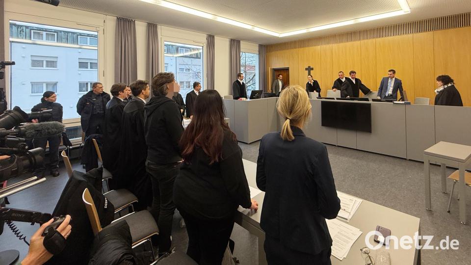 Pünktlich um 13.30 Uhr betrat die Große Strafkammer den Verhandlungssaal. Bild: Gabi Schönberger