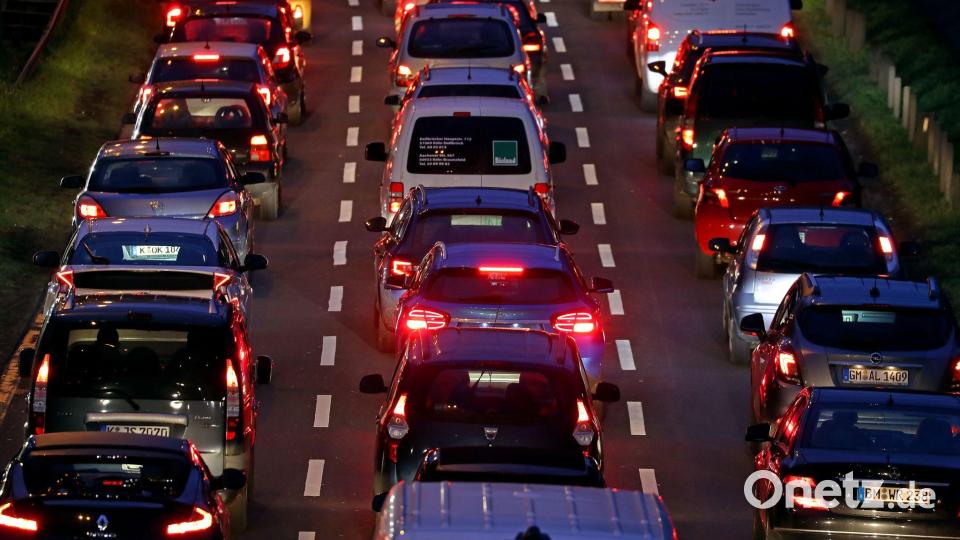 Pendler sollen stärker entlastet werden. (Archivbild) Bild: Oliver Berg/dpa