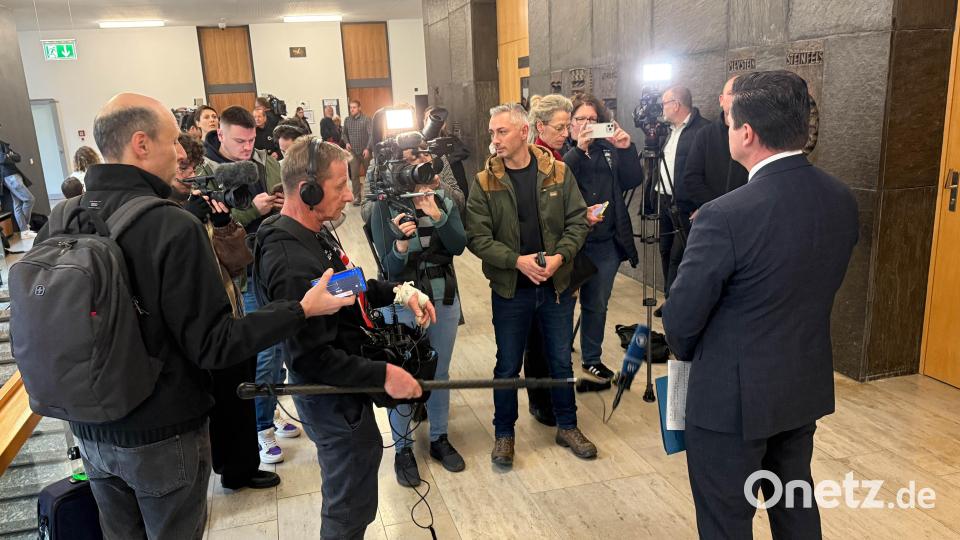 Auch der Sprecher der Staatsanwaltschaft, Matthias Bauer, stand der Presse Rede und Antwort. Bild: Gabi Schönberger