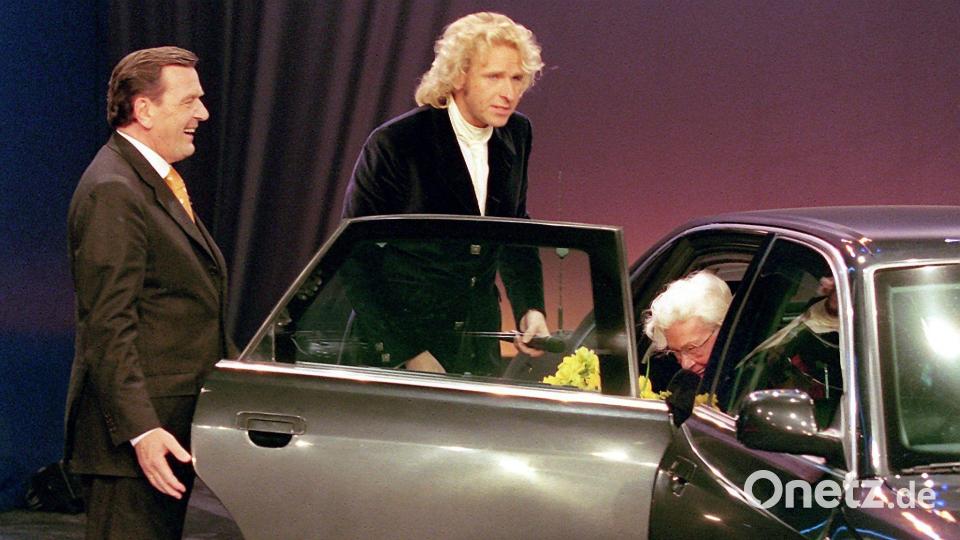 Gerhard Schröder tritt als erster amtierender Bundeskanzler in &quot;Wetten, dass...?&quot; auf. Bild: Achim Scheidemann/dpa