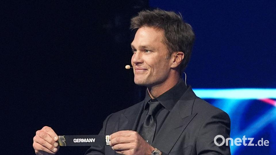 Tom Brady zieht das deutsche Los. Bild: Jacquelyn Martin/AP/dpa