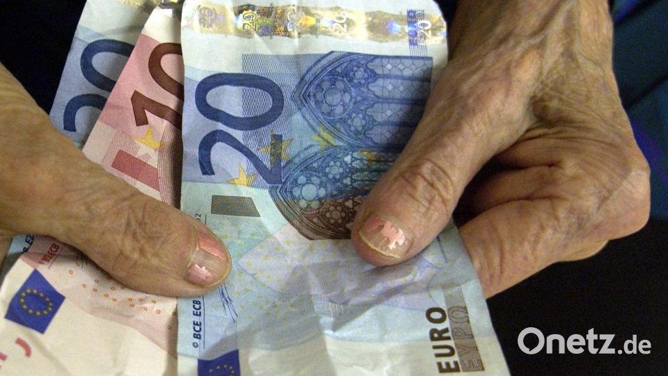 Für die Rentnerinnen und Rentner geht es beim Rentenniveau am Ende um bares Geld. (Symbolfoto) Bild: picture alliance / dpa