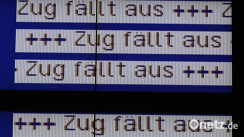 Ausgefallene oder verspätete Züge sind ein Ärgernis für Bahnfahrer. Symbolbild: Bernd Wüstneck