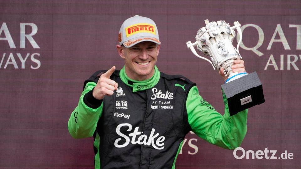 Was für eine Freude, als es endlich so weit war: Das Ende der podestslosen Zeit von Nico Hülkenberg. (Archivbild) Bild: Darko Bandic/AP/dpa