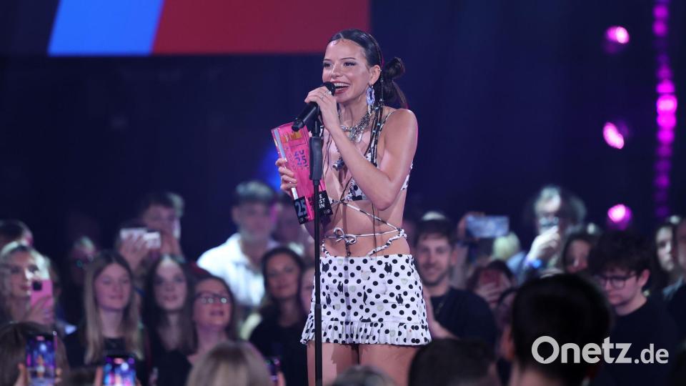 Kann sich auf treue Fans verlassen: Publikum hat Nina Chuba zur Künstlerin des Jahres gewählt. Bild: Friso Gentsch/dpa