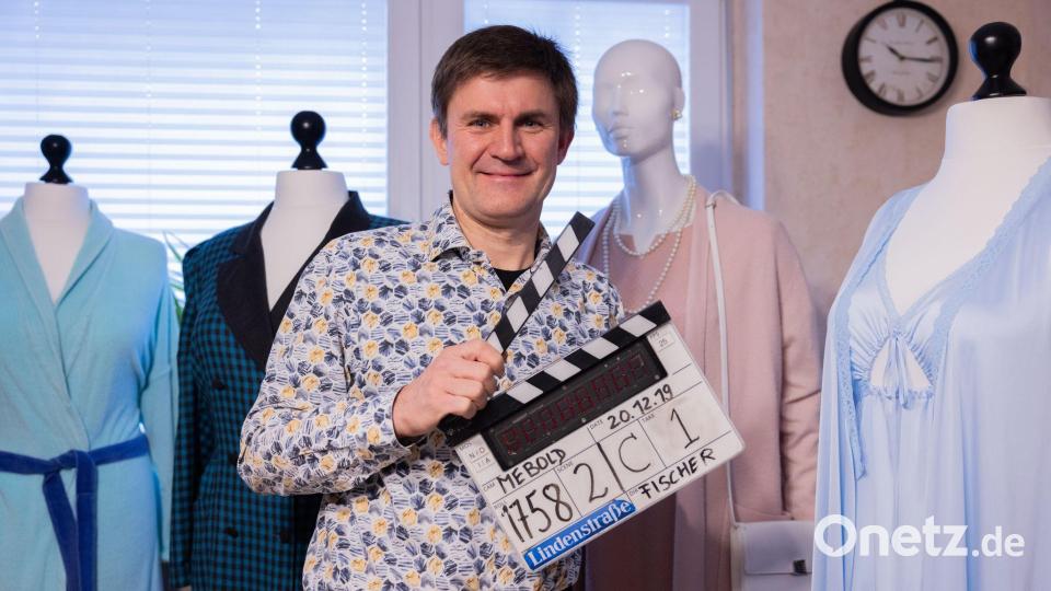 Er hat rund 150 Requisiten der früheren Kultserie gesammelt. Bild: Rolf Vennenbernd/dpa