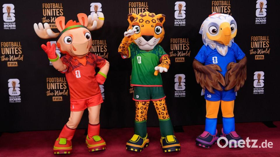 WM-Maskottchen Maple, Zayu und Clutch freuen sich auf die Auslosung. Bild: Julia Demaree Nikhinson/AP/dpa