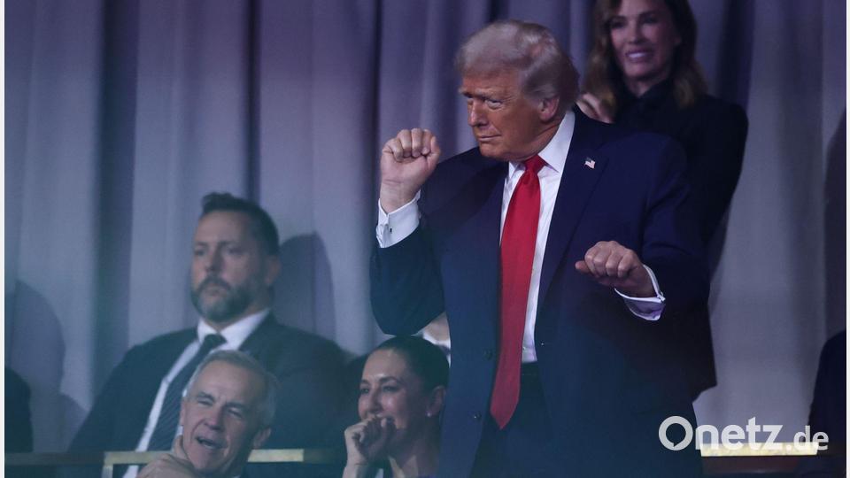 Donald Trump genoss die Show in Washington. Bild: Dan Mullan/POOL Getty/AP/dpa