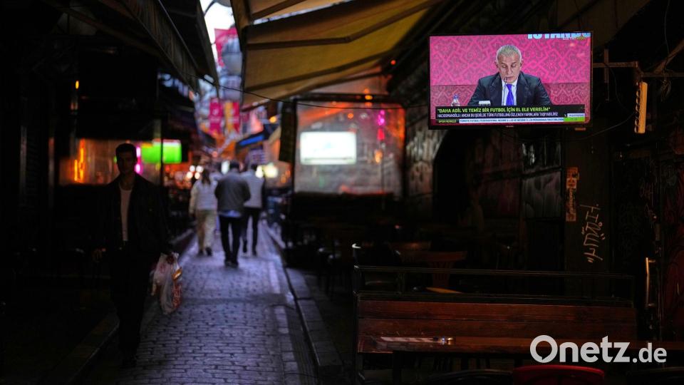 Der Wettskandal im türkischen Fußball weitet sich aus Bild: Francisco Seco/AP/dpa