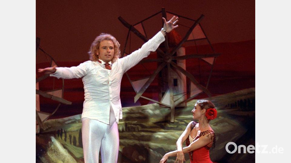 An der Seite von Ballett-Profi Maria Brisonskaja tanzt Thomas Gottschalk bei „Wetten, dass..?“. Bild: Carsten Rehder/dpa