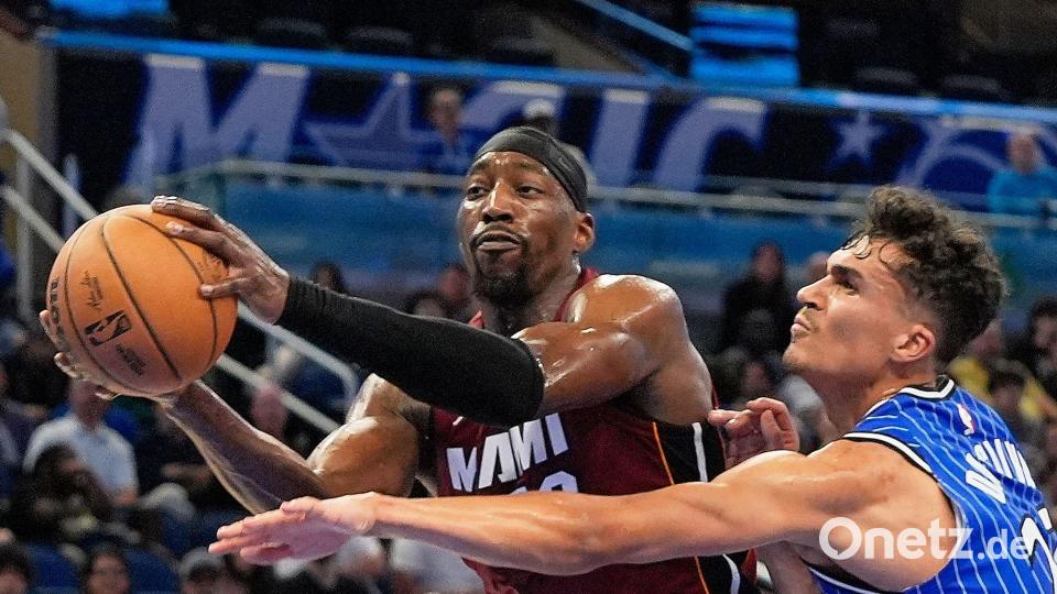 Die Magic um Tristan da Silva (r) feiern einen knappen Sieg. Bild: John Raoux/AP/dpa