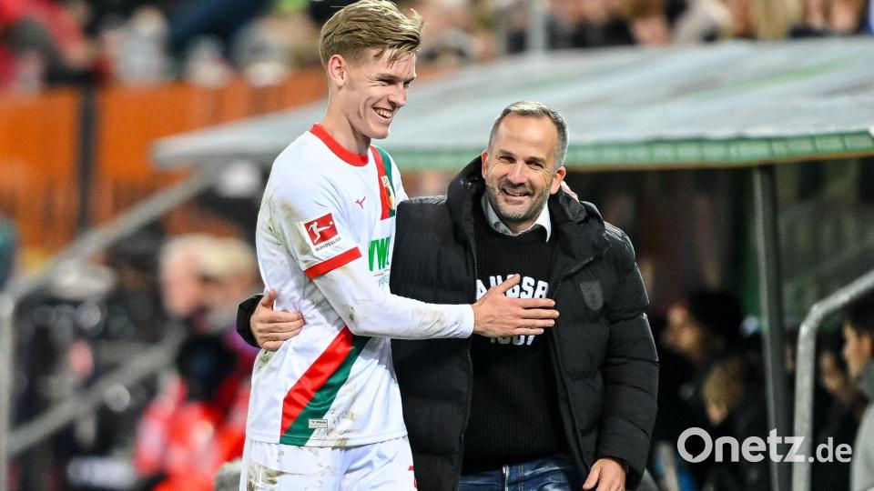 Die Laune beim FC Augsburg ist wieder blendend. Bild: Harry Langer/dpa