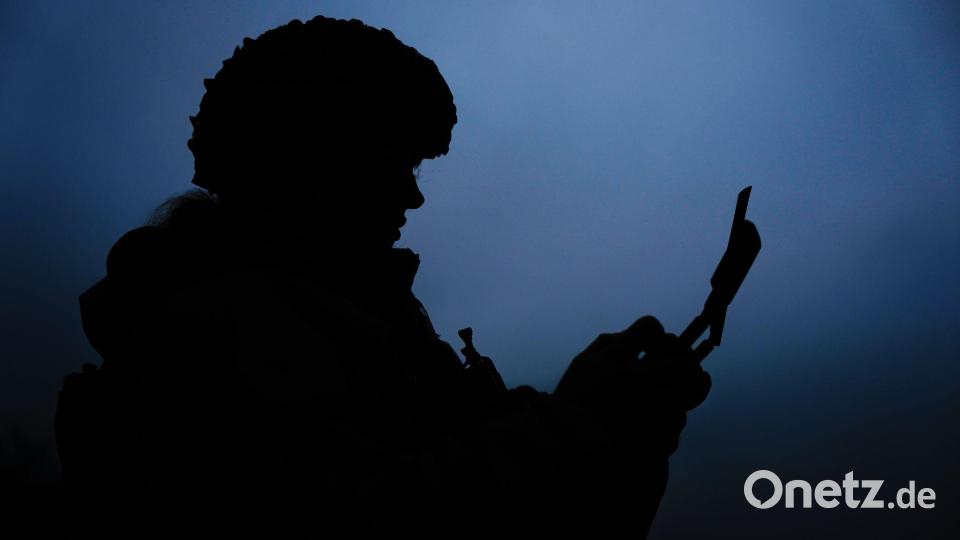 Eine ukrainische Drohnenoperatorin fliegt eine Vampire-Drohne. Bild: Julia Demaree Nikhinson/AP/dpa