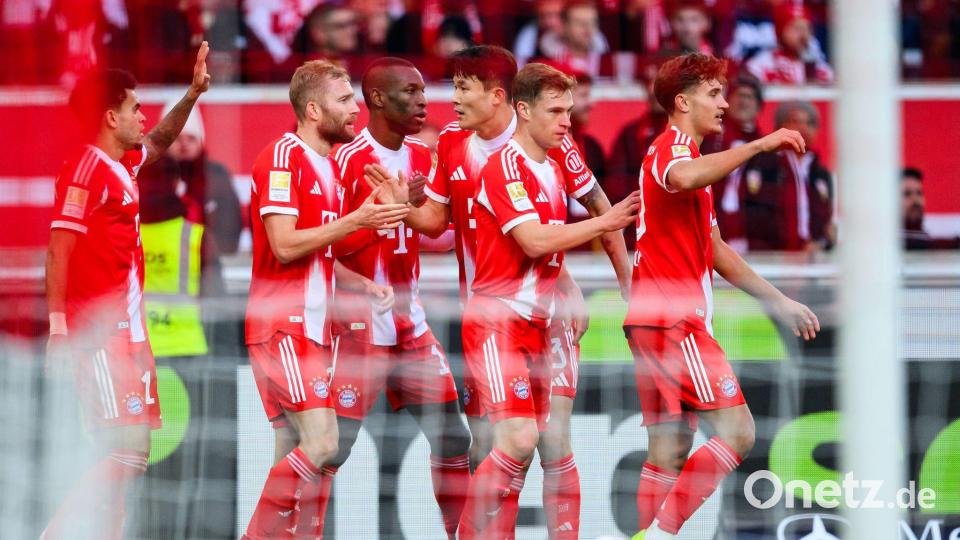 Traf sehenswert zur Münchner 1:0-Führung: Konrad Laimer (2.v.l.). Bild: Tom Weller/dpa
