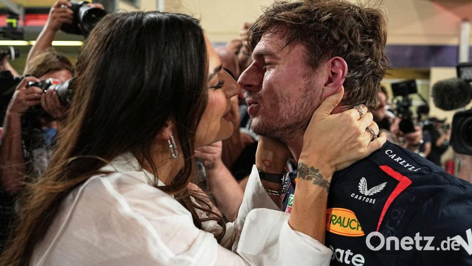 Die Belohnung für die Pole Position bekommt Max Verstappen von Freundin Kelly Piquet. Bild: Fatima Shbair/AP/dpa