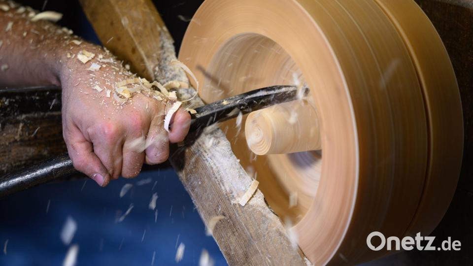 Junge Leute sollten sich früher und intensiver um einen Ausbildungsplatz bemühen. (Symbolbild) Bild: Hendrik Schmidt/dpa