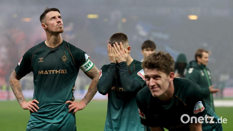 Die Bremer konnten die Niederlage kaum fassen Bild: Christian Charisius/dpa