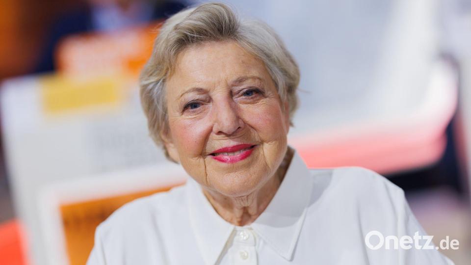 Noch heute wird sie häufig von Menschen auf der Straße auf die „Lindenstraße“ angesprochen. (Archivbild) Bild: Rolf Vennenbernd/dpa