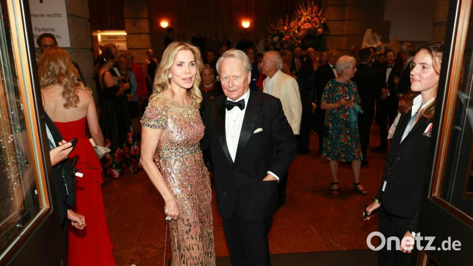 Ein seltener gemeinsamer Auftritt: Porsche und zu Leiningen bei einer Opern-Premiere im Sommer 2023. Bild: Franz Neumayr/APA/dpa