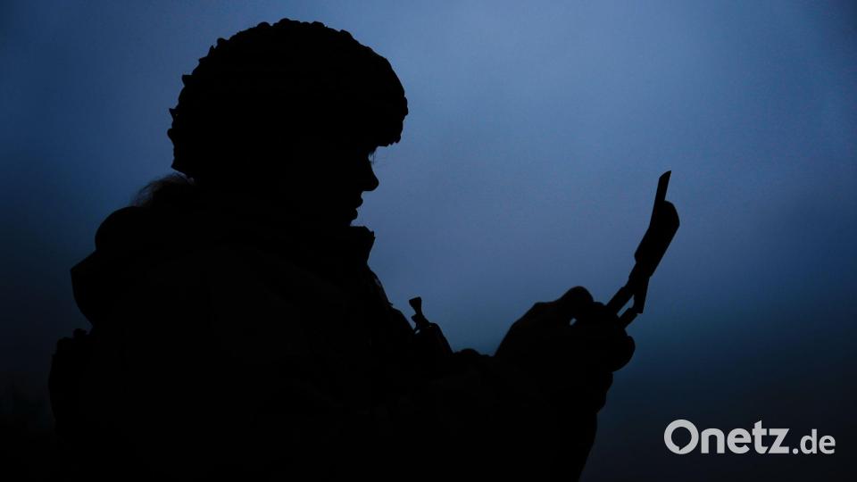 Auch wenn auf politischer Ebene über Frieden für die Ukraine gesprochen wird, gehen am Boden die Kämpfe weiter. Bild: Julia Demaree Nikhinson/AP/dpa