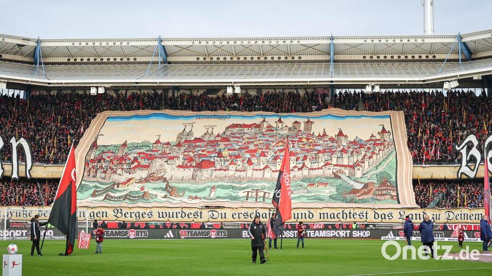 Die Nürnberger Fans zeigten ein imposante Choreohraphie. Bild: Daniel Karmann/dpa