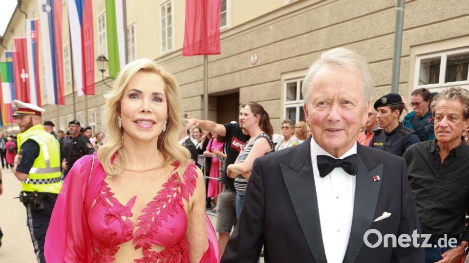 Gabriela zu Leiningen und Wolfgang Porsche bei den Salzburger Festspielen - etwas mehr als zwei Jahre später folgte nun die Hochzeit, ebenfalls in Salzburg. Bild: Franz Neumayr/APA/dpa