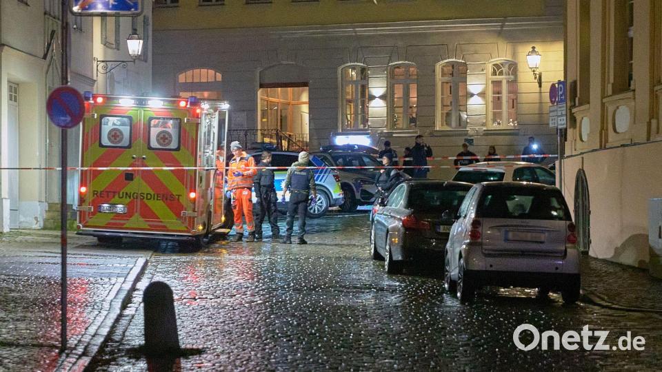 Auch ein Rettungswagen war vor Ort. Bild: Tizian Gerbing/dpa