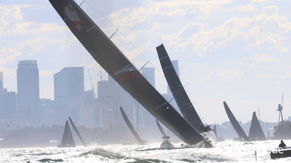 Eine Segel-Rennyacht beim Cabbage Tree Island Race. Bild: Marcin Cholewinski/ZUMA Press Wire/dpa