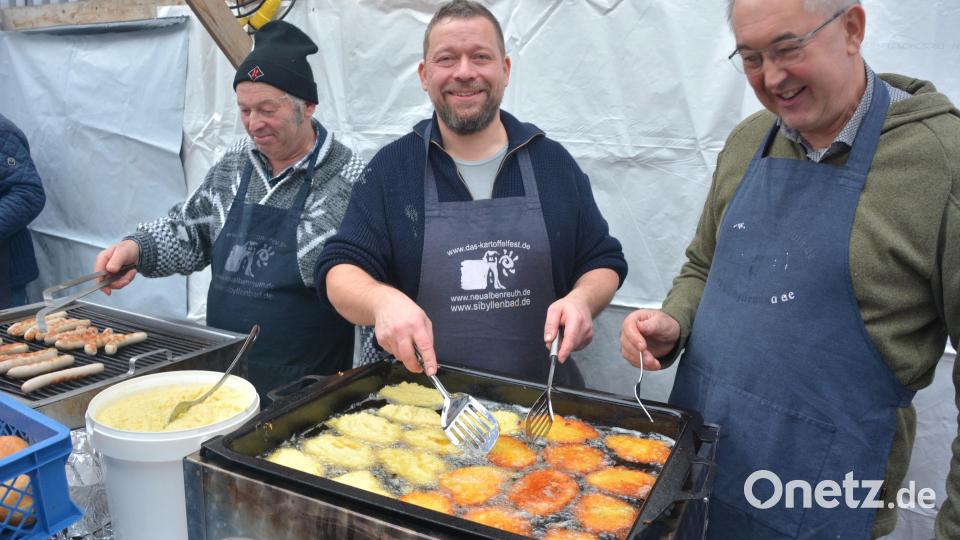 Dotsch und Gegrilltes vom Tourismusverein. Bild: jr