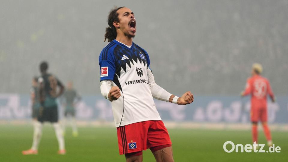 Bejubelt sein Siegtor gegen Werder Bremen: Yussuf Poulsen vom Hamburger SV. Bild: Marcus Brandt/dpa