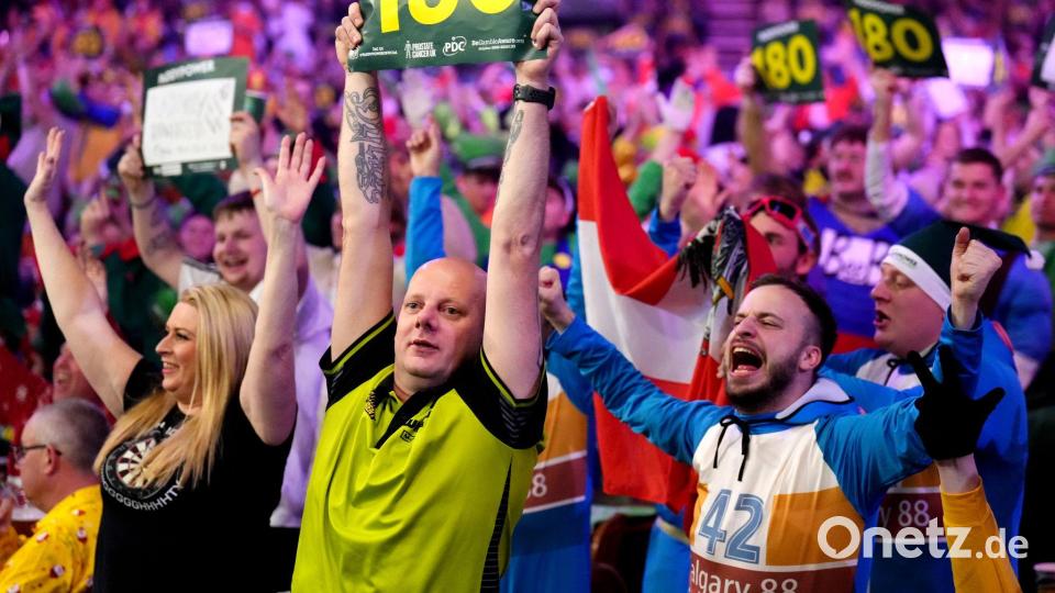Verkleidete Fans und 180-Schilder: So sieht die WM im Ally Pally aus. (Archivbild) Bild: John Walton/Press Association/dpa