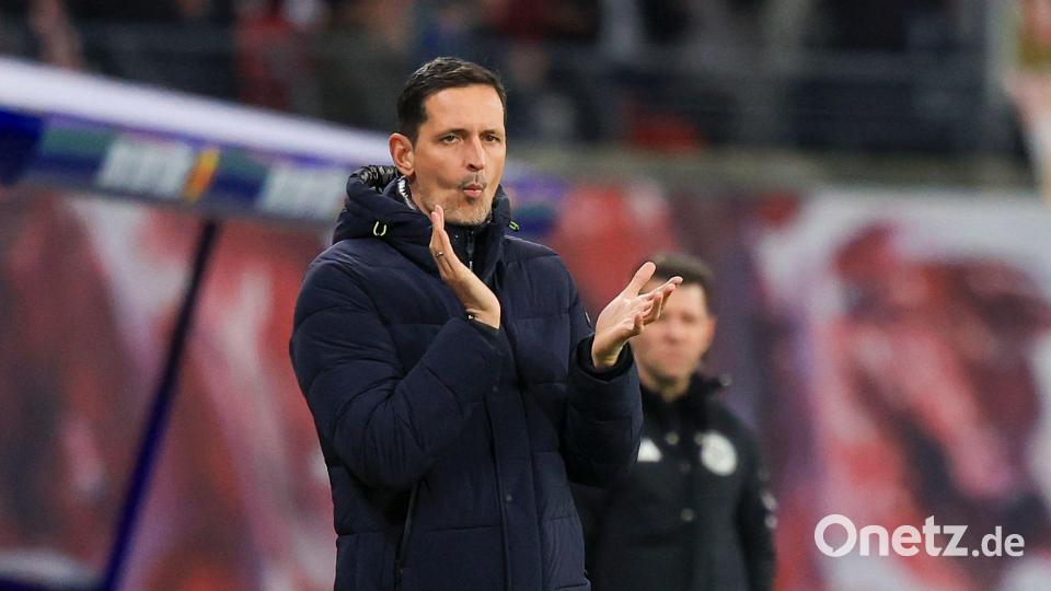 Fordert in Barcelona Einsatz und Leidenschaft: Eintracht-Trainer Dino Toppmöller. Bild: Jan Woitas/dpa