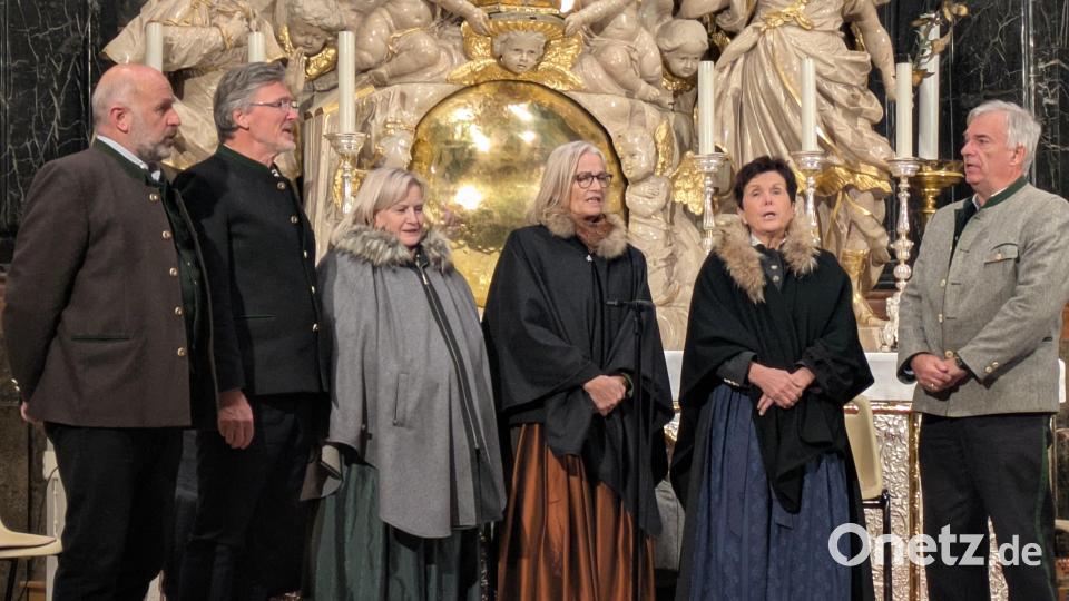 Die Puchwieser Sänger und der Puchwieser Frauendreigesang in der Basilika Waldsassen. Bild: Paul Zrenner