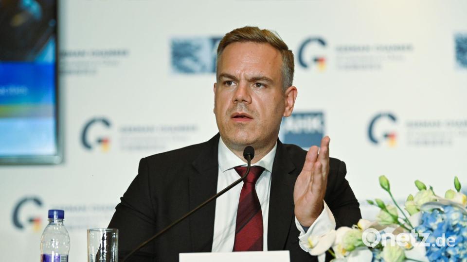 Die deutsche Handelskammer hofft für Firmen aus Deutschland auf mehr Nachfrage in China. (Archivbild) Bild: Johannes Neudecker/dpa