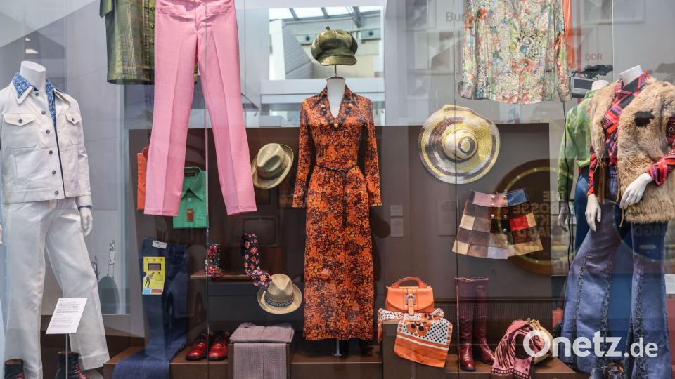 Die Ausstellungsmacher wollen viel näher am Alltag der Menschen erzählen - etwa mit Mode und Musik. Bild: Oliver Berg/dpa