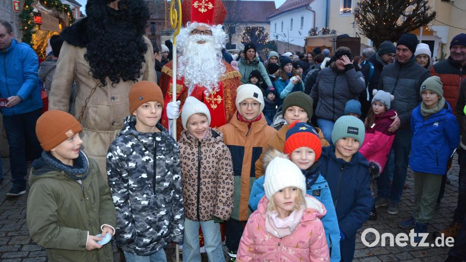 Sankt Nikolaus und Knecht Ruprecht waren ebenfalls zu Gast. Bild: jr