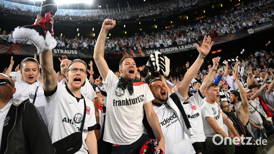 Die Eintracht-Fans durften im April 2022 in Barcelona jubeln. Bild: Arne Dedert/dpa