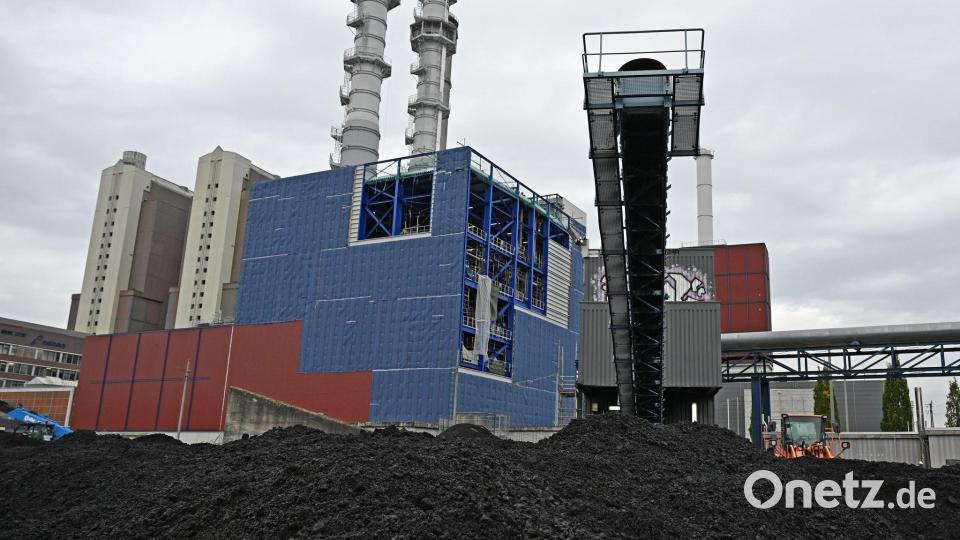 Kohle ist noch der drittwichtigste Energieträger der deutschen Stromproduktion, aber die Menge an Strom aus dem fossilen Brennstoff sinkt. (Symbolbild) Bild: Michael Brandt/dpa