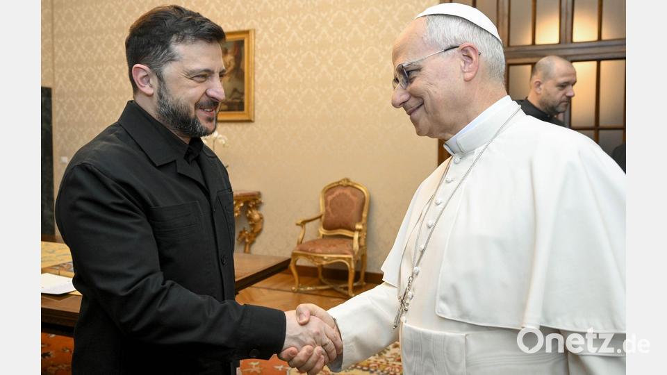 In Rom traf Selenskyj zunächst Papst Leo. Bild: Vatican Media/IPA via ZUMA Press/dpa